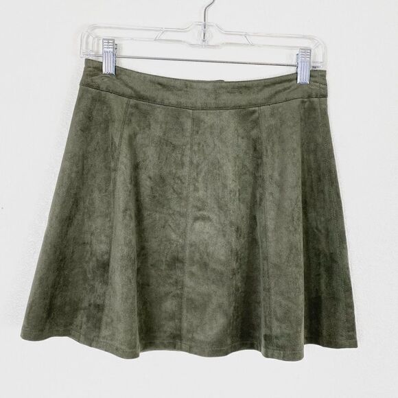 Forever 21 Army Green Faux Suede Button Up Mini Skirt - Picture 4 of 6